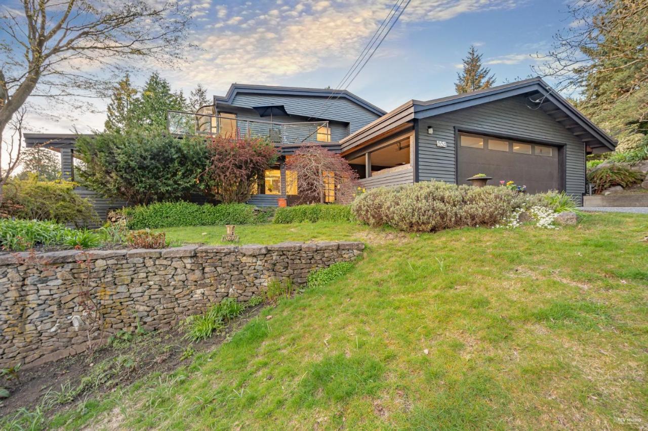 Seymour Private Bedroom, Ensuite Bathroom With Shared Pool, Hot Tub With Views North Vancouver Exterior photo