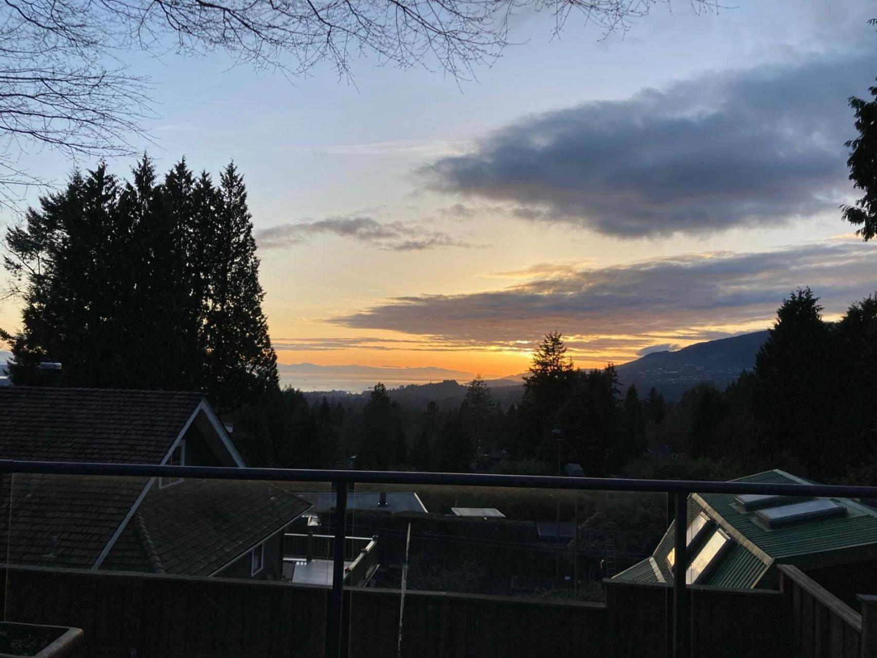 Seymour Private Bedroom, Ensuite Bathroom With Shared Pool, Hot Tub With Views North Vancouver Exterior photo