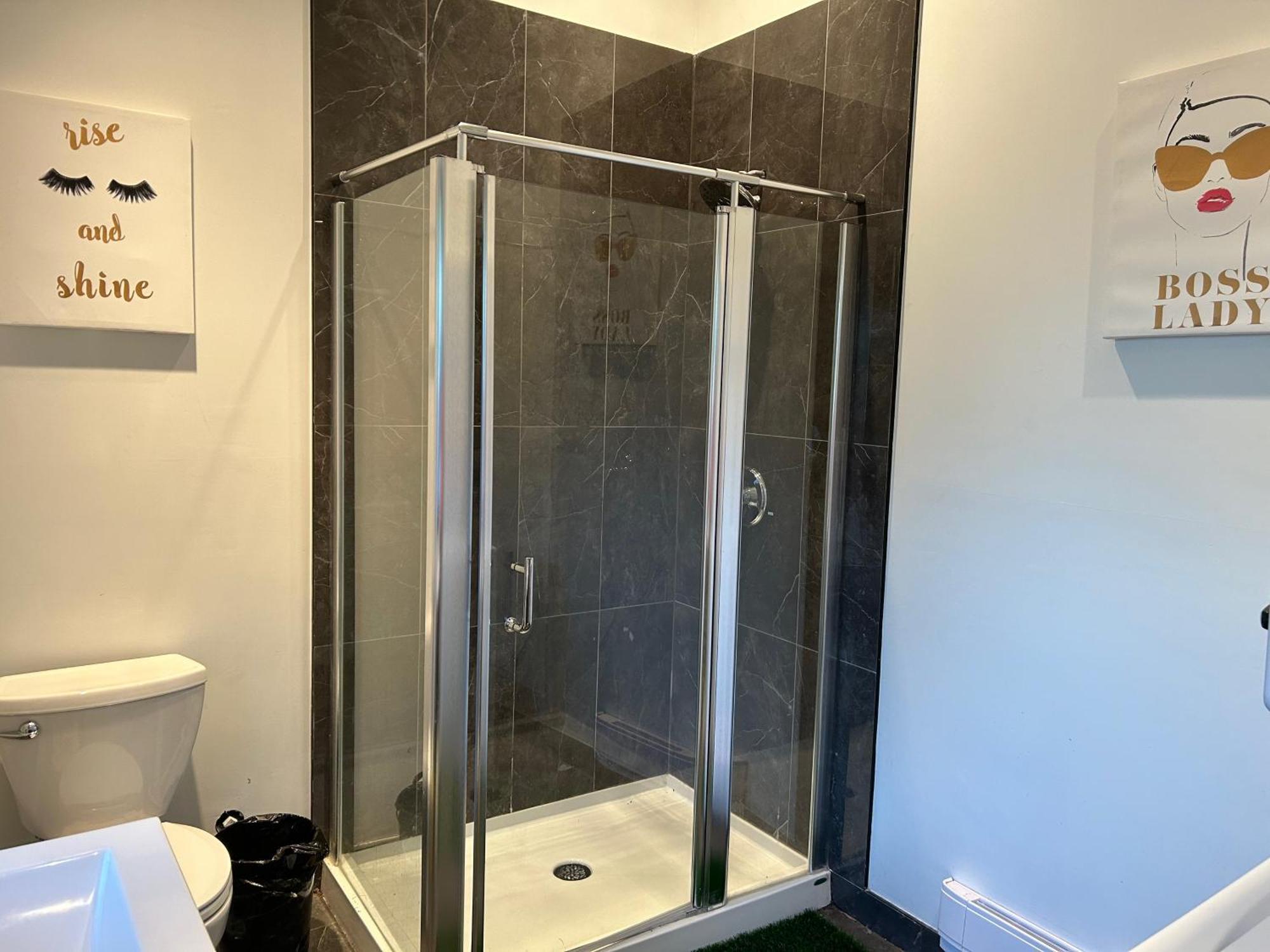 Seymour Private Bedroom, Ensuite Bathroom With Shared Pool, Hot Tub With Views North Vancouver Exterior photo