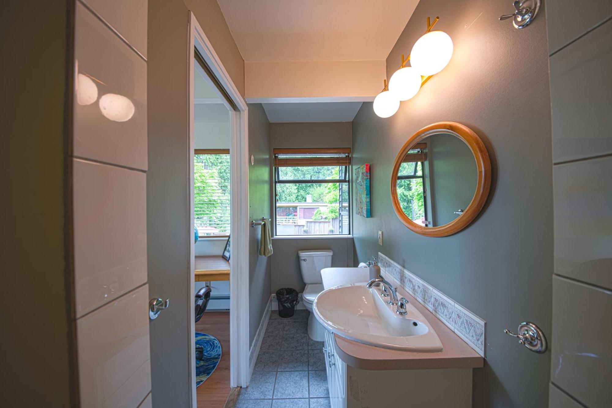 Seymour Private Bedroom, Ensuite Bathroom With Shared Pool, Hot Tub With Views North Vancouver Exterior photo